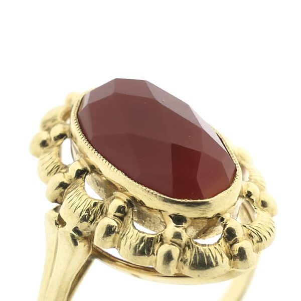 Gouden ring met carneool
