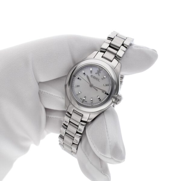 Ebel Onde 'Mother of Pearl' 1216173; Dames horloge met diamanten