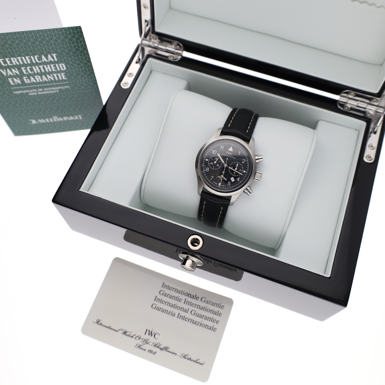 https://www.juweelwinkel.nl/wp-content/uploads/2025/08/IWC-Flieger-Chronograph-IW3741-17.jpg