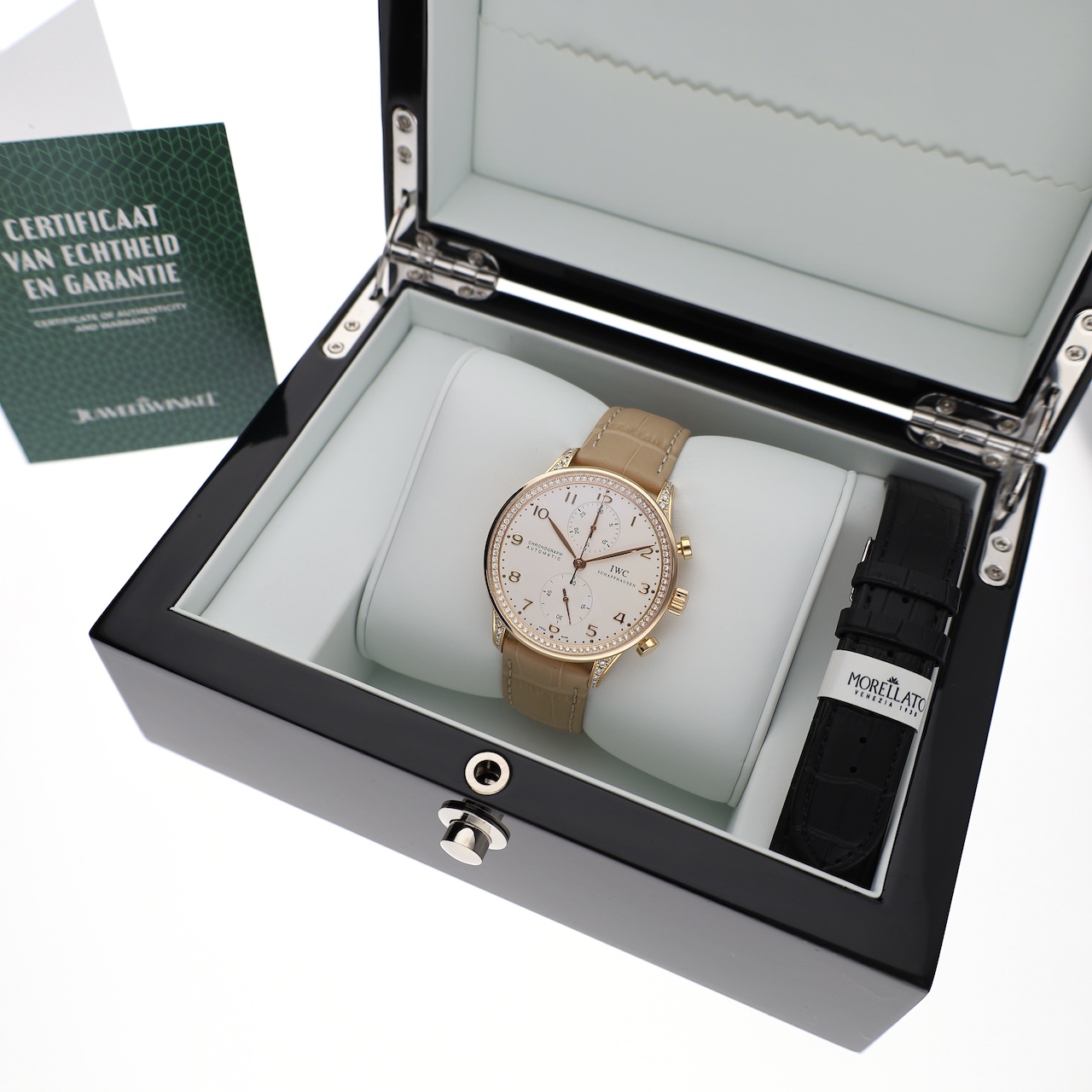 https://www.juweelwinkel.nl/wp-content/uploads/2025/08/IWC-Portugieser-Chronograph-18k.-diamonds-IW371486-25.jpg