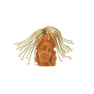 14 karaat gouden hanger met hoofd van Medusa in bloedkoraal en parels