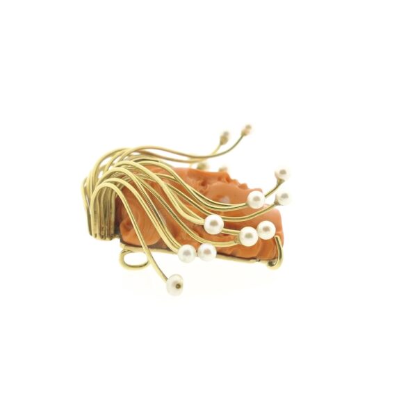 Gouden hanger met hoofd van Medusa in bloedkoraal en parels