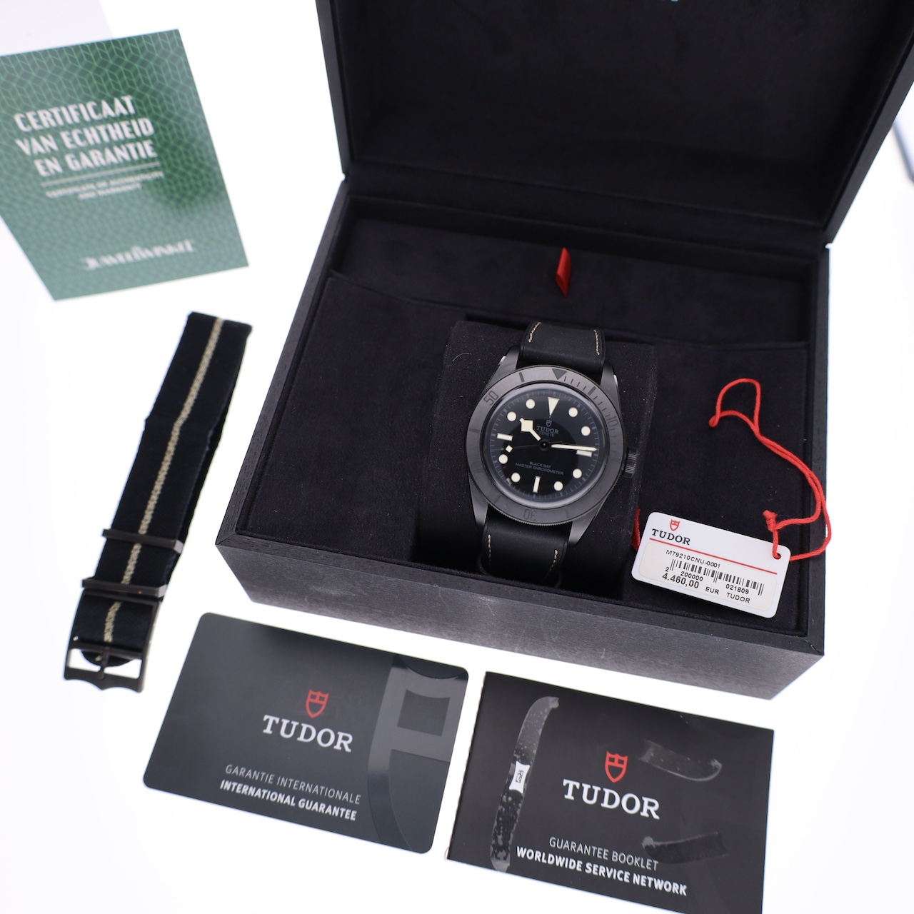 https://www.juweelwinkel.nl/wp-content/uploads/2025/08/Tudor-Dlack-Bay-Ceramic-M79210CNU-20.jpg